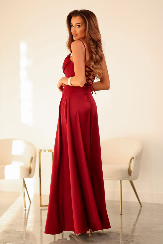 ROCHEL Satin – bordowa sukienka maxi gorsetowa rozkloszowana