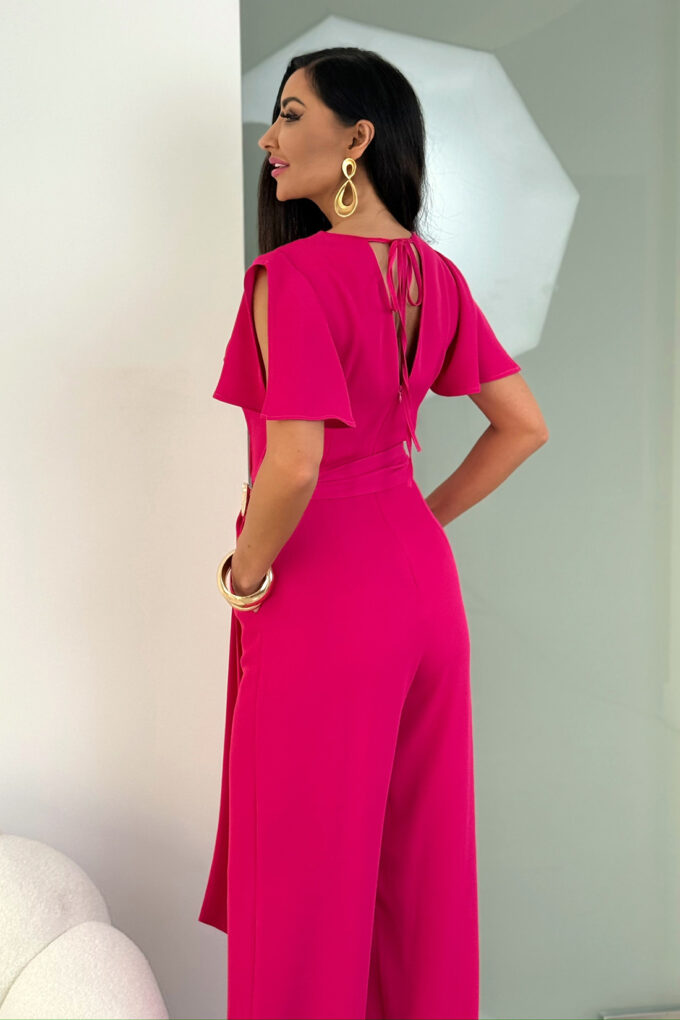 TRIS - fuksjowy elegancki kombinezon z złotą broszką