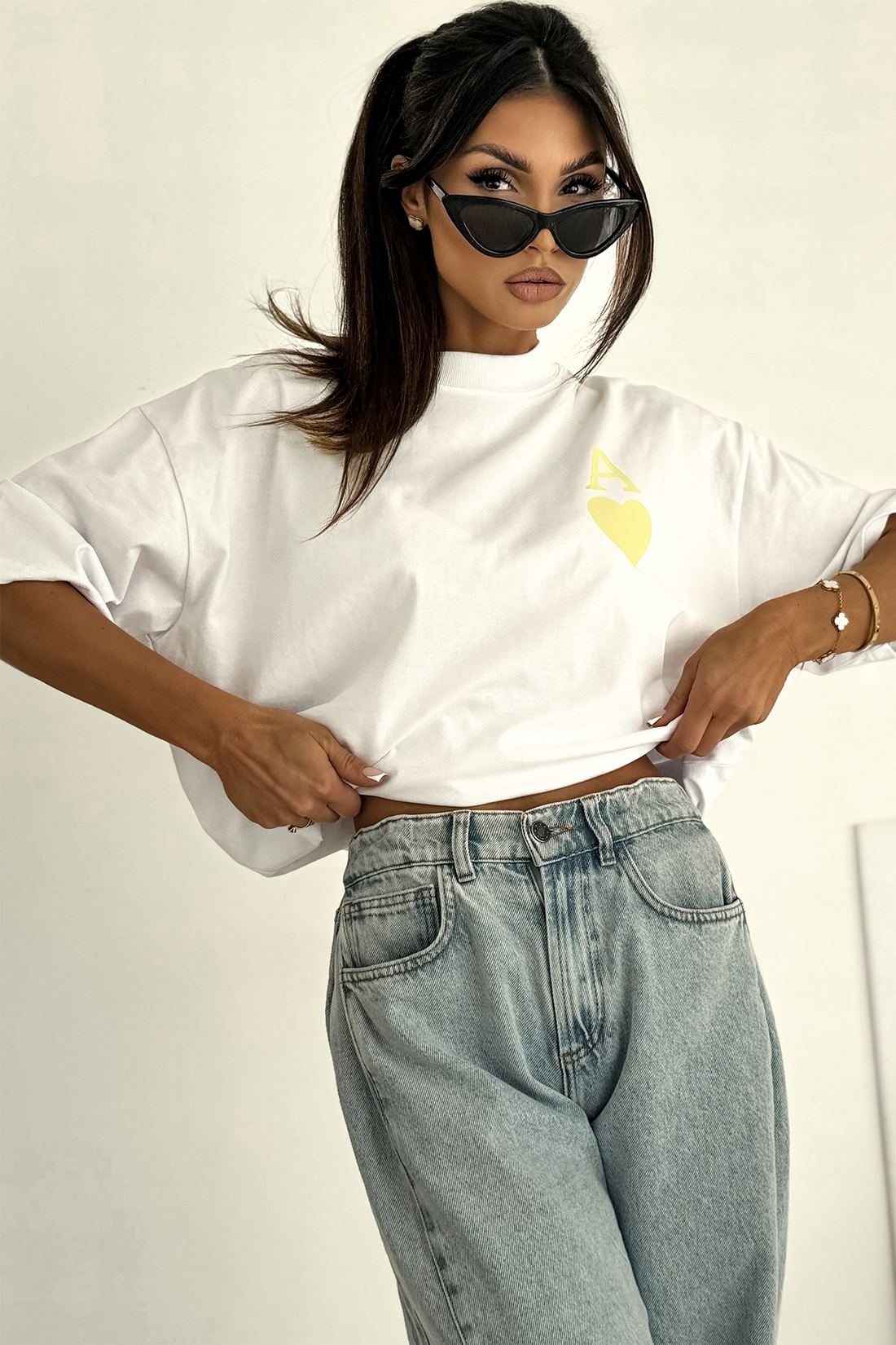 AMORE – biały t-shirt damski oversize z żółtym nadrukiem