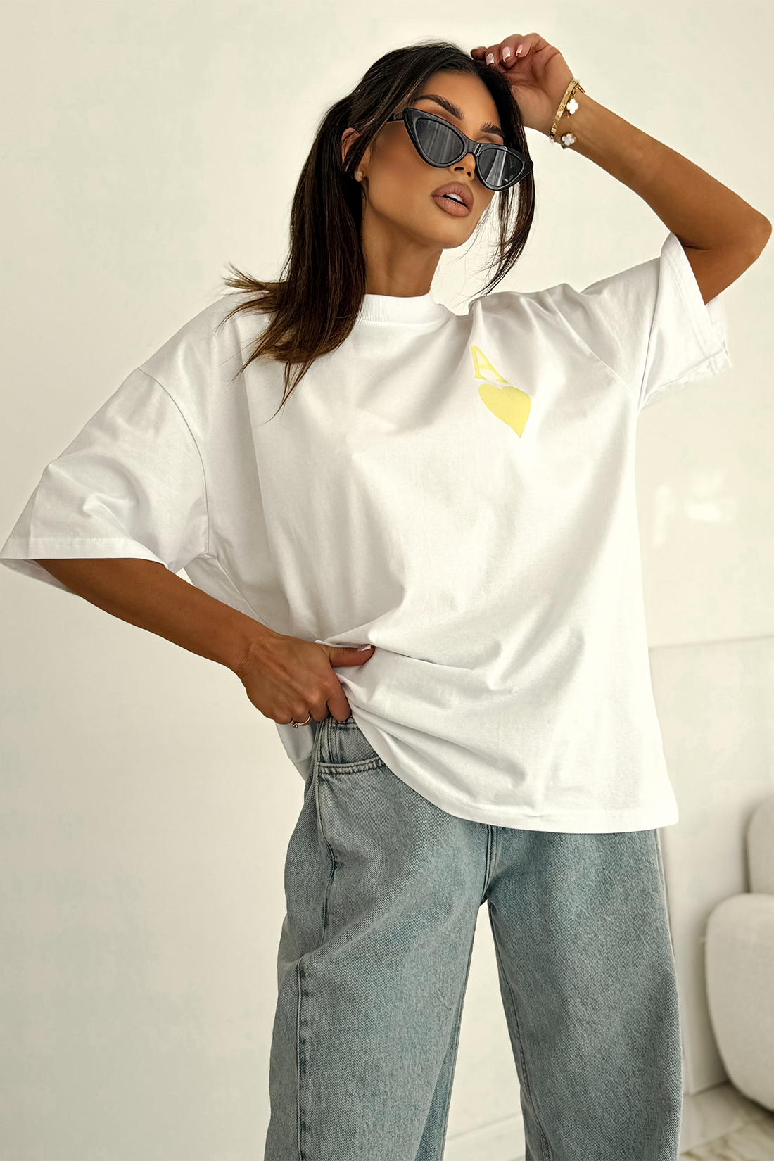 AMORE – biały t-shirt damski oversize z żółtym nadrukiem