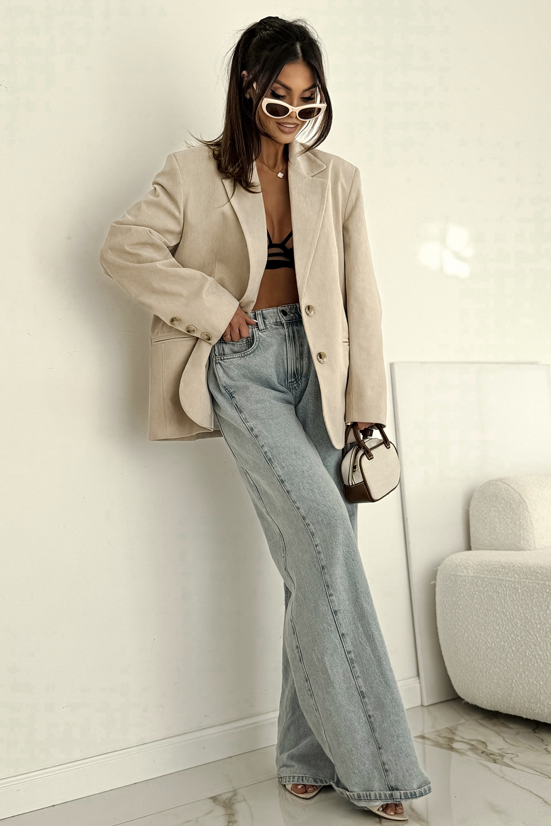 ALVA – jasnobeżowa marynarka damska oversize ze sztruksu