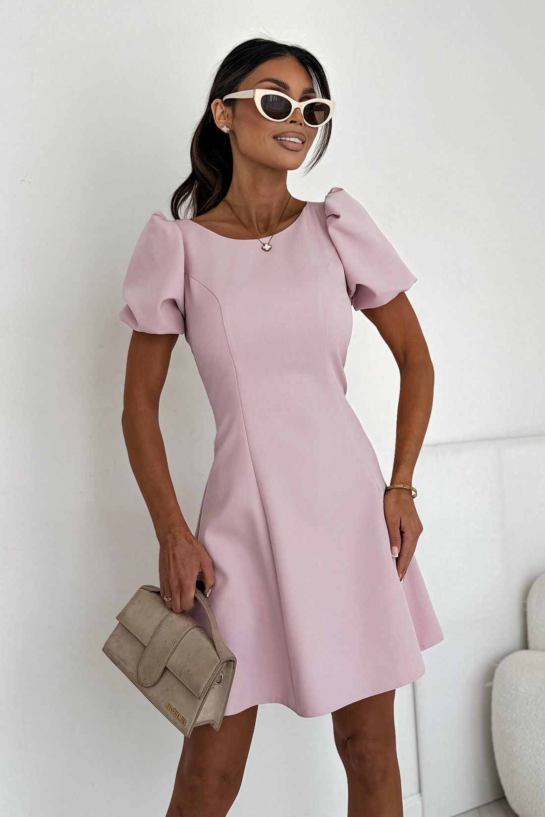 CHANEL – pudrowy róż sukienka mini z balonowymi rękawami