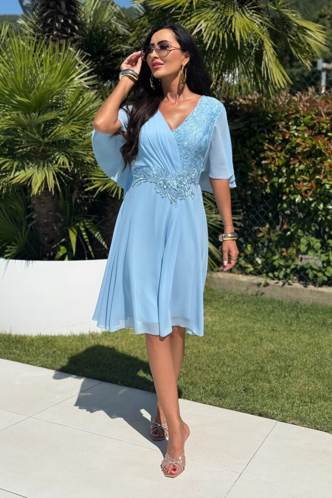 BH640-1 – błękitna sukienka midi plus size